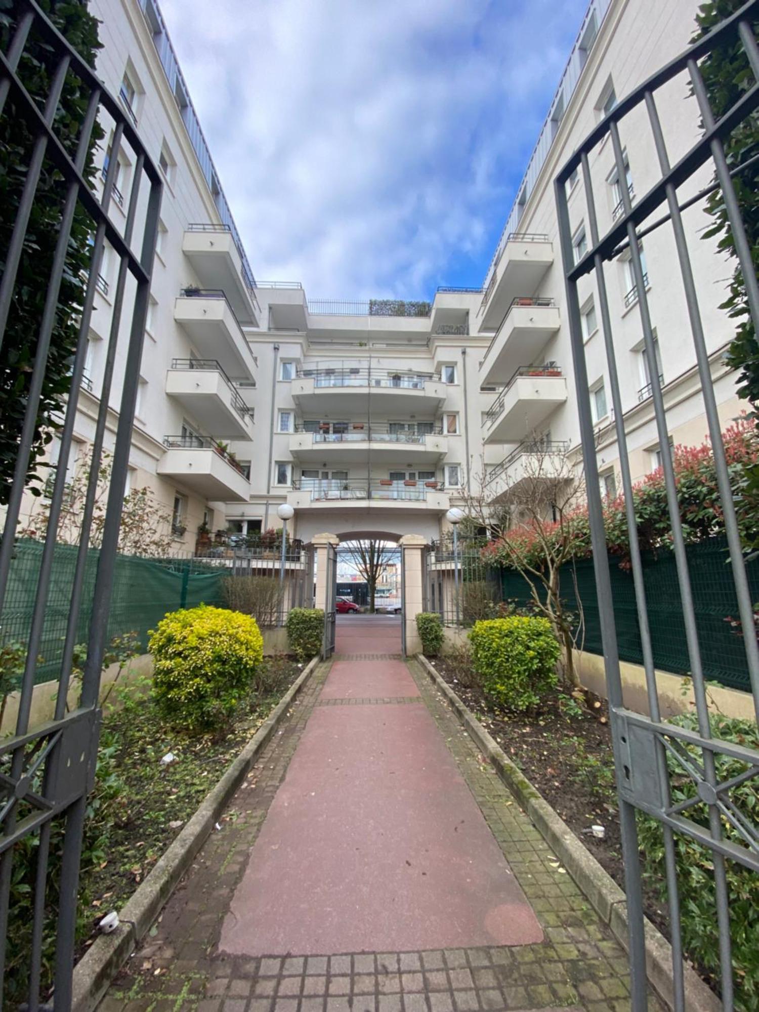 Cozy Riverfront Living, 5-Min Walk To Riverside Train Neuilly-Plaisance Luaran gambar